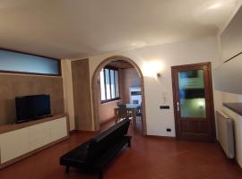 M & M Pinzi Suite Apartment, hotel dengan parking di Montepulciano Stazione