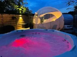 Bulle du puits avec jacuzzi et sauna privatif