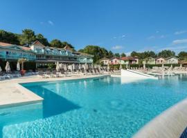 Appartement sur golf avec piscine chauffée à Lacanau-Océan: Lacanau şehrinde bir golf oteli