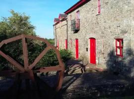 The Old Mill, Kilcorkey, Bellanagare, Castlerea, County Roscommon - West of Ireland -House 1, hotel v destinaci Bellanagare
