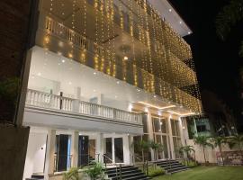 The White Lotus- Banquet & Hotel, hotel in Gaya