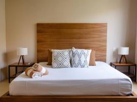 Lux. 1BR king bed, StarLink WiFi, Aldea Zama Tulum, apartment in Tulum