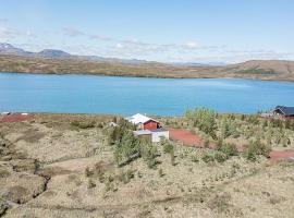 Beautiful lakehouse by the golden circle - fishing, sumarhús á Selfossi