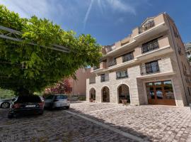 Apartments and rooms with parking space Duce, Omis - 10303, hotel v destinaci Duće