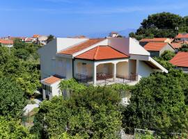 Apartments with parking space Trpanj, Peljesac - 10131, hotel in Trpanj