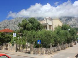 Apartments and rooms with parking space Orebic, Peljesac - 10085, hotel in Orebić