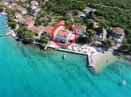 Apartments and rooms by the sea Loviste, Peljesac - 10181, guest house in Lovište