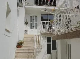 Apartments with parking space Makarska - 12063