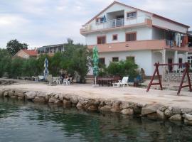 Apartments and rooms by the sea Nevidjane, Pasman - 11902, hotel v destinaci Neviđane