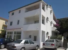 Apartments with a parking space Seget Vranjica, Trogir - 12145