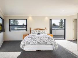 Pacific Escape - Downtown, Beach & Sea Views, hotel in Mount Maunganui