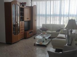 Apartments Haagna, hotel in Asjdod