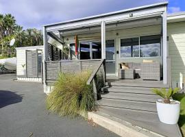 Adorable Beach Unit Stanmore Bay, hotel in zona Little Manly Beach, Whangaparaoa