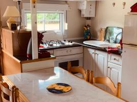 Petite maison dans la prairie, hotel in Cabanac-et-Villagrains