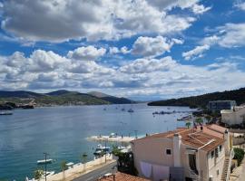 Apartmani "Ivan" – hotel w Marinie