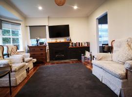 Cheerful 4 Bedroom Holiday Home (Sleeps 7), hotel din Rotorua