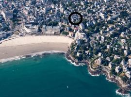 Dinard: studio à 100 m de la plage de L'Ecluse、ディナールのホテル