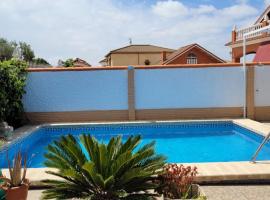 Casa cerca de Sevilla con piscina, semesterhus i Valencina de la Concepción