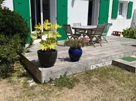Maison Neuve à La Couarde: Proche Centre, Plages et Marché, Jardin et Terrasse équipés - FR-1-434-35