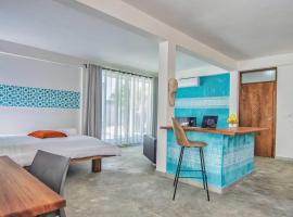 Contemporary Private Studio with Pool and Kitchen, hotel v destinaci Beira