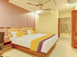 Itsy By Treebo - Sri Sai Grand Inn, hotel en Vijayawāda