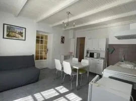 meublé 40m2 classé 2 étoiles. Lumineux les Mées 04190