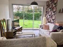 maison de charme avec jardin,pacé,proche de Rennes, villa in Pacé