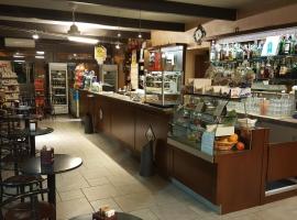 Cafe del peso, hotel v destinaci Cavour