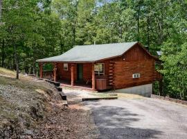 Cabin in the woods WIFI, 1 story, hotell i Eureka Springs