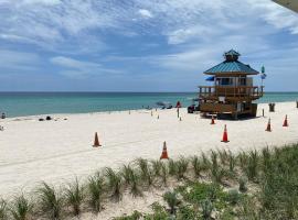 Beachfront condo in Miami!, hotel v destinácii Sunny Isles Beach