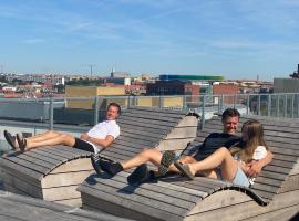 Central Apartment with Panorama Rooftop & Free Parking, hotel in Aarhus