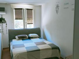 Privāta brīvdienu naktsmītne habitación en piso compartido pilsētā Iverdonlebēna