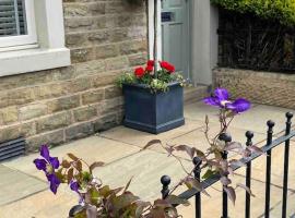 Cheerful and spacious 3 bed home in Clitheroe, Hotel in Clitheroe
