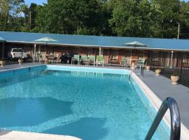 MERRIMAC INN & SUITES, hotel near Williamsburg Jamestown Airport - JGG, Williamsburg