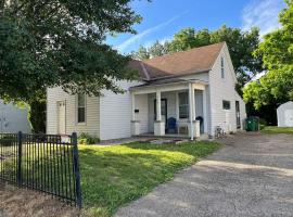 Main, Three Bedroom House in Historic Loveland, hotel in Loveland