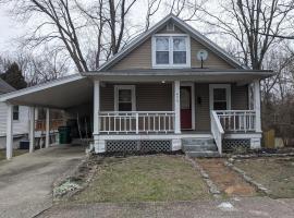 Ohio Ave 3 bed house Historic Downtown Loveland, hotel in Loveland