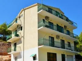 Apartments with a parking space Drvenik Donja vala, Makarska - 12297