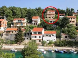 Apartments with parking space Basina, Hvar - 12420