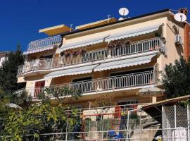 Apartments and rooms with parking space Rabac, Labin - 12368, отель типа «постель и завтрак» в Рабаце