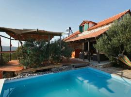 Secluded house with a swimming pool Brusje, Hvar - 12493, hotel en Brusje