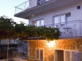 Apartments with a parking space Pirovac, Sibenik - 12508