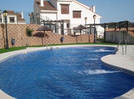 Casa Rural Sierramagna de 2 Dormitorios, hotel with pools in El Ronquillo