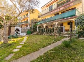 Apartments with a parking space Mali Losinj (Losinj) - 12551、マリ・ロシニのホテル