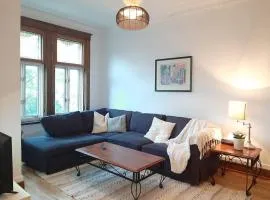 BIG 3BR appartment at Olympic Stadium at PIE-IX Metro station