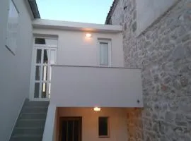 Apartments by the sea Murter - 12716