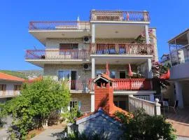 Apartments with parking space Seget Vranjica, Trogir - 12760
