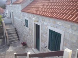 Apartments by the sea Sumartin, Brac - 11658, hotel in Sumartin
