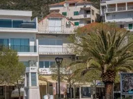 Apartments by the sea Podgora, Makarska - 13086