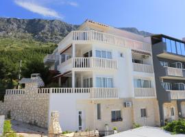 Apartments by the sea Lokva Rogoznica, Omis - 13226、オミシュのホテル