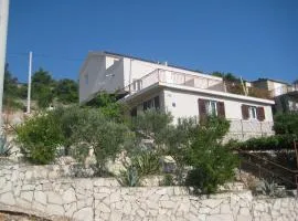 Apartments by the sea Stomorska, Solta - 13695